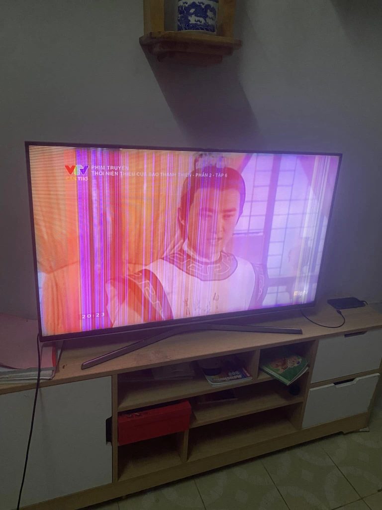 tivi-panasonic-bi-soc-man-hinh