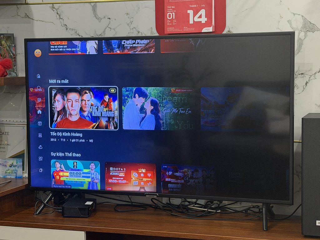 tivi samsung bi toi mot nua man hinh
tivi samsung bi den mot nua man hinh